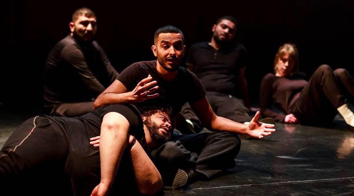  Dying for Life (theaterstuk) (© Victoriano Moreno)