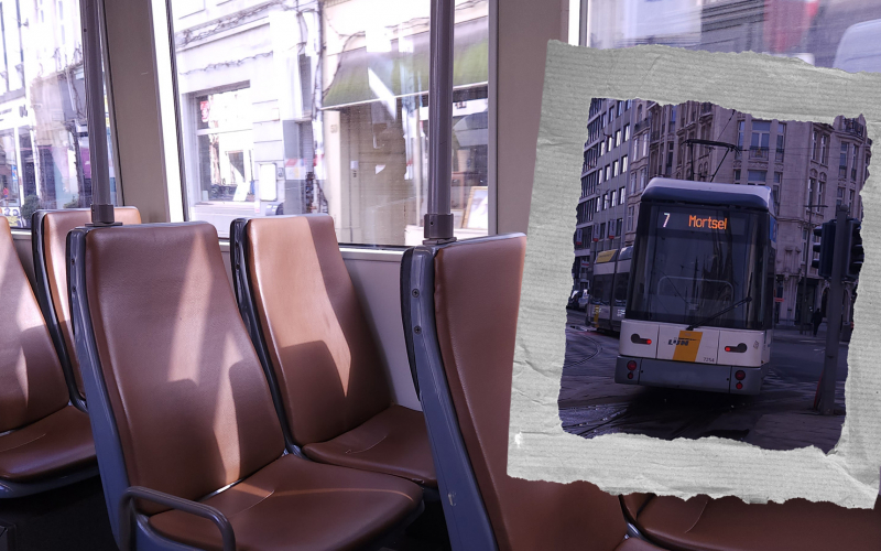 een foto van het interieur van een tram met een kleinere foto van tram 7