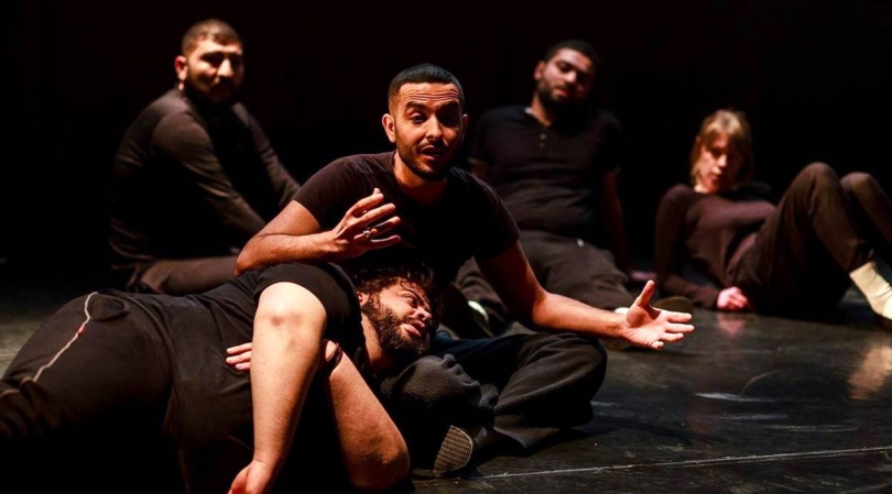 Dying for Life (theaterstuk) (© Victoriano Moreno)