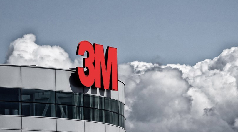 3m-fabriek voor een bewolkte hemel