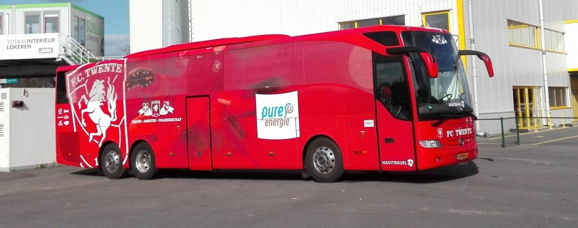 spelersbus FC Twente (© Daan Krake | dwars)